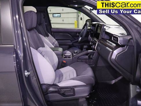 Used 2025 Toyota Tacoma TRD Off-Road AWD/4WD image 31