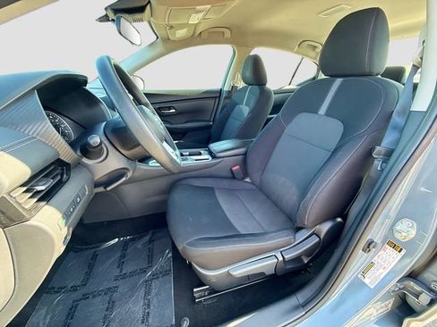 Used 2024 Nissan Sentra SV FWD image 19