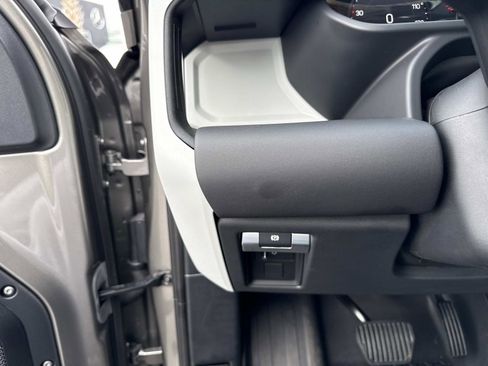 Used 2024 Land Rover Defender 110 S image 32