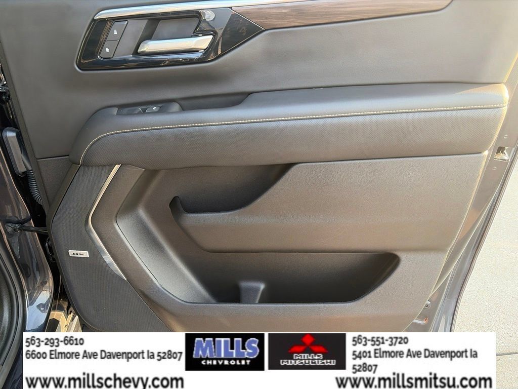Used 2025 Chevrolet Suburban Premier AWD/4WD image 23