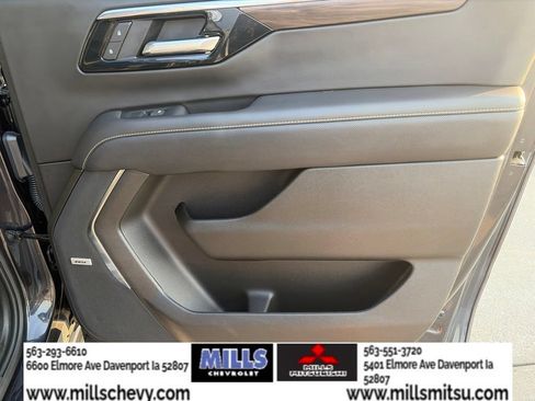 Used 2025 Chevrolet Suburban Premier AWD/4WD image 23