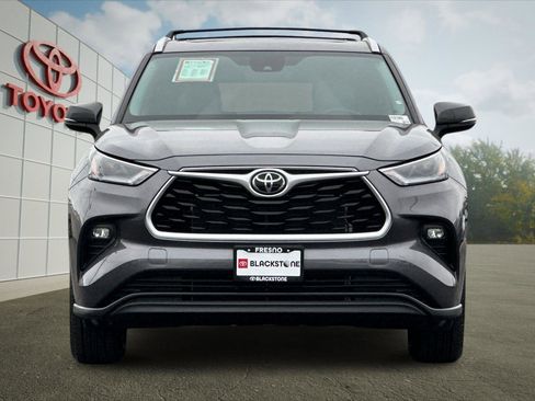 Used 2023 Toyota Highlander XLE w/ Protection Package #3 (TMS) FWD image 8