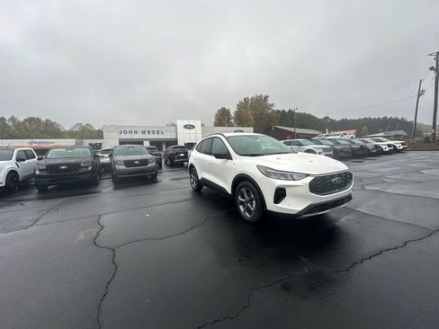 New 2026 Ford Escape ST-Line w/ Tech Pack #1 FWD image 3
