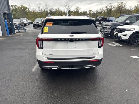 Used 2025 Ford Explorer Active w/ Active Comfort Package image 4