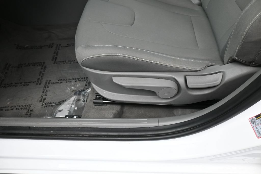 Used 2024 Hyundai Elantra SEL FWD image 17