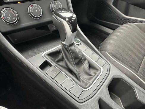 Used 2024 Volkswagen Jetta Sport image 33