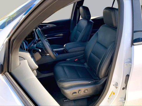 Certified 2025 Chevrolet Traverse LT FWD image 8