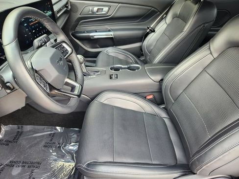 Used 2025 Ford Mustang GT Premium RWD image 4