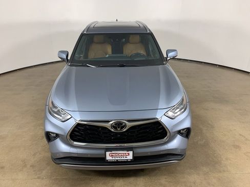 Used 2024 Toyota Highlander Platinum AWD/4WD image 4