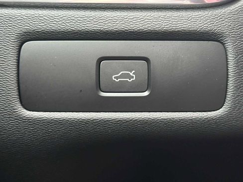 Used 2025 Volvo XC60 B5 Core w/ Protection Package Premier image 32