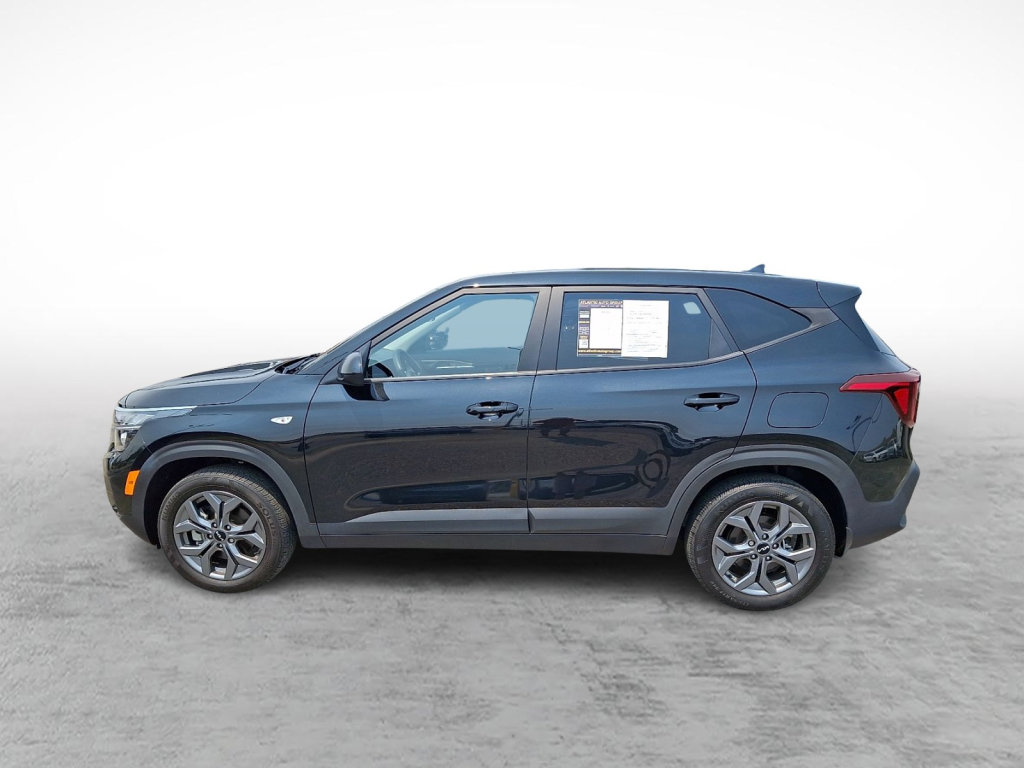 Used 2024 Kia Seltos LX AWD/4WD image 2