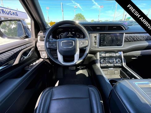 Used 2023 GMC Yukon XL Denali AWD/4WD image 11