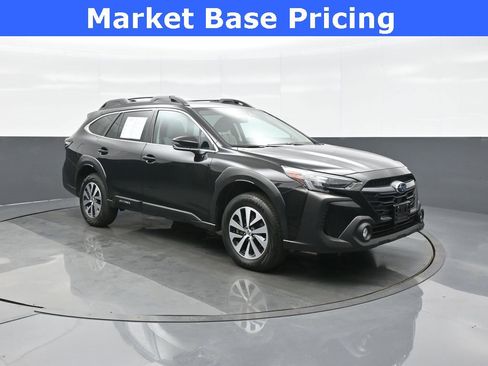 Used 2023 Subaru Outback Premium image 1