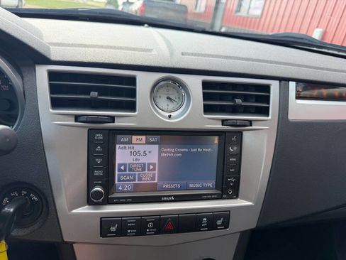 Used 2010 Chrysler Sebring Limited FWD image 8