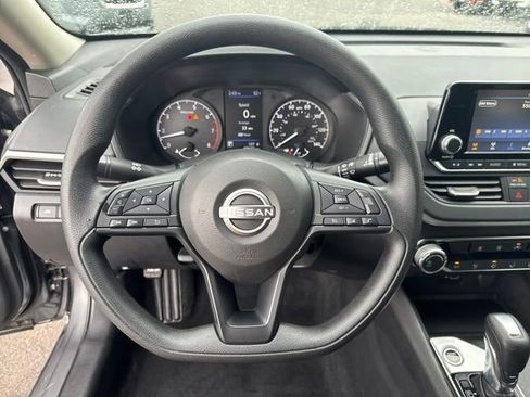 Used 2024 Nissan Altima 2.5 S FWD image 11