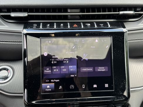 Used 2025 Jeep Grand Cherokee Altitude AWD/4WD image 28
