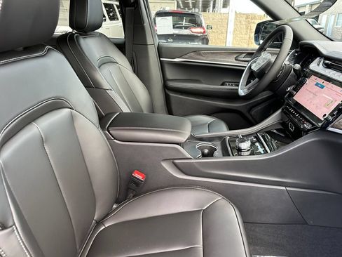 New 2026 Jeep Grand Cherokee L Limited w/ Limited Altitude Package AWD/4WD image 13
