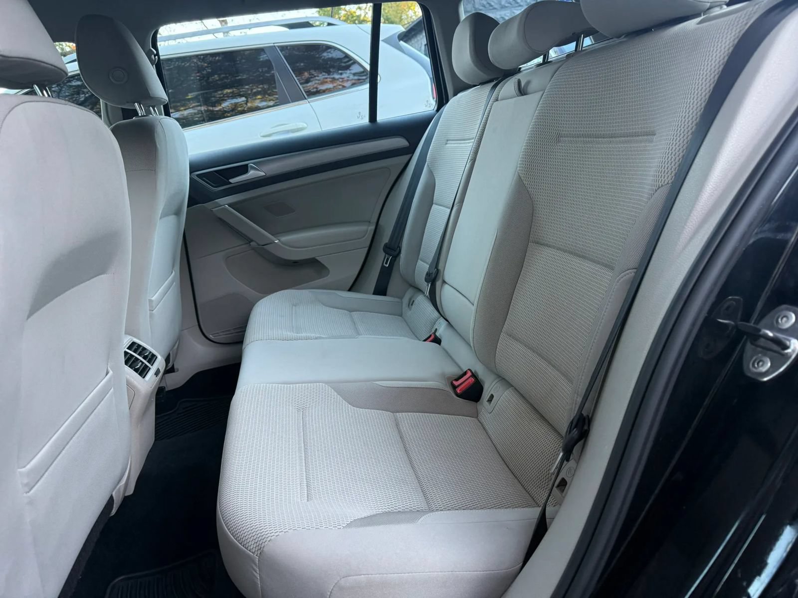 Used 2016 Volkswagen Golf S FWD image 8