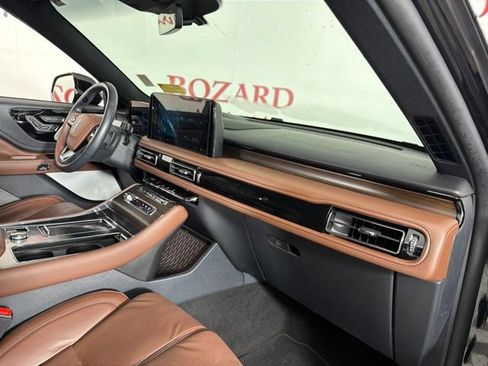 Used 2025 Lincoln Aviator Reserve w/ Luxury Package RWD image 17