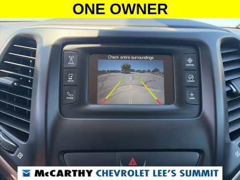 Used 2017 Jeep Cherokee Latitude w/ Cold Weather Group AWD/4WD image 10