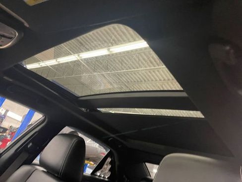 Used 2023 Chrysler 300 S w/ Comfort Group RWD image 16