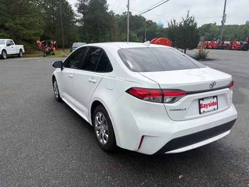 Used 2021 Toyota Corolla LE FWD image 16