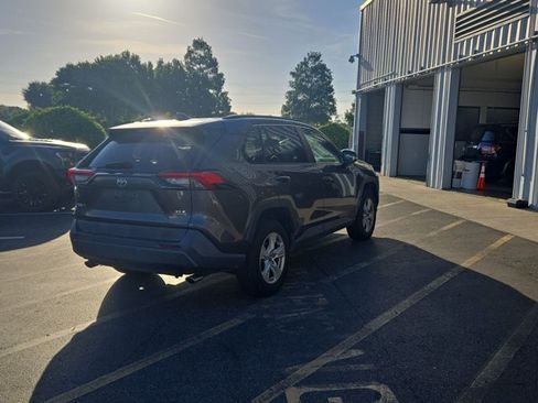 Used 2019 Toyota RAV4 XLE w/ Convenience Package FWD image 5