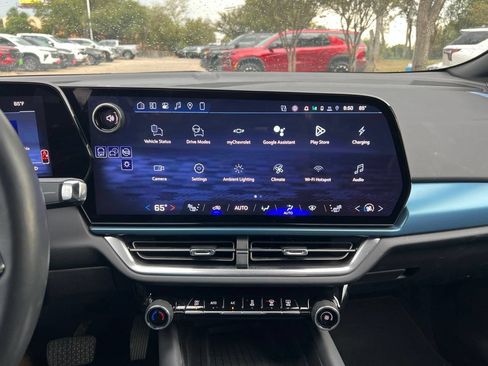 Used 2024 Chevrolet Equinox EV LT FWD image 18