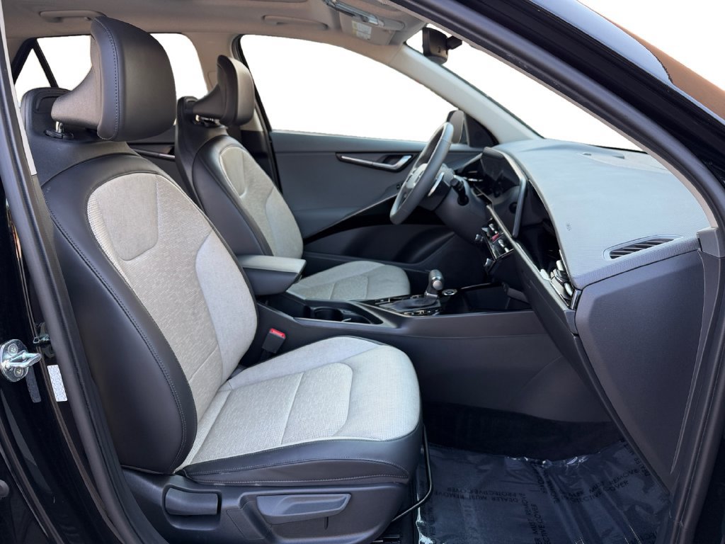 Used 2023 Kia Niro FWD image 18