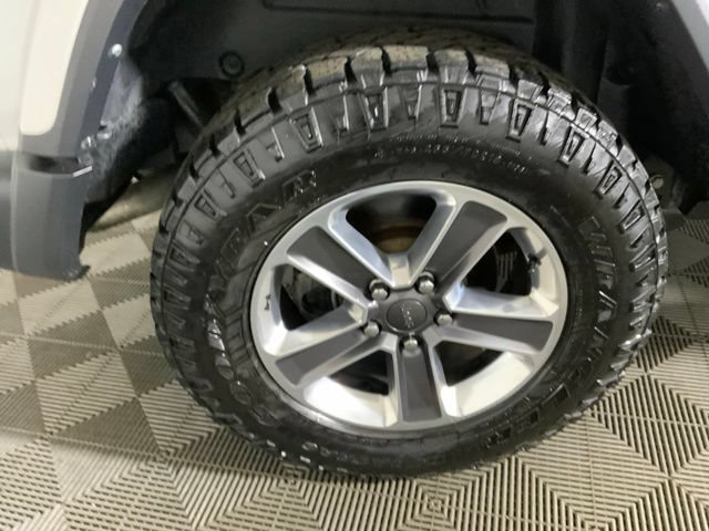 Used 2019 Jeep Wrangler Unlimited Sahara w/ Cold Weather Group AWD/4WD image 12
