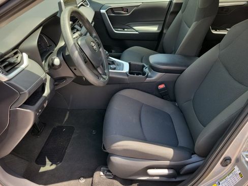 Used 2025 Toyota RAV4 LE AWD/4WD image 5