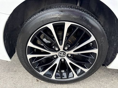 Used 2018 Toyota Camry SE FWD image 14
