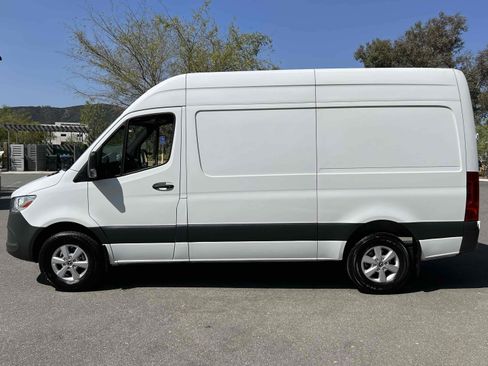 Used 2022 Mercedes-Benz Sprinter 1500 image 18
