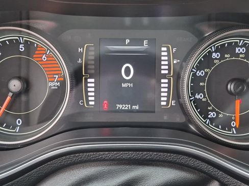 Used 2020 Jeep Cherokee Latitude Plus w/ Comfort/Convenience Group FWD image 15