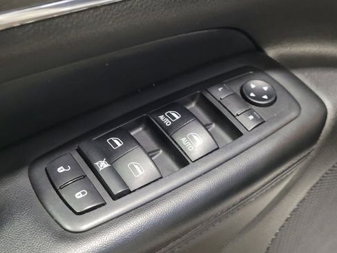 Used 2018 Jeep Grand Cherokee Limited image 27