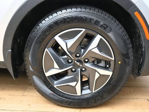 Used 2022 Kia Sorento S FWD image 14