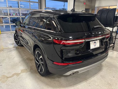 Used 2023 Lincoln Corsair Reserve w/ Equipment Group 202A image 5