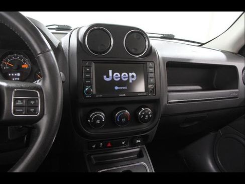 Used 2017 Jeep Patriot High Altitude AWD/4WD image 9