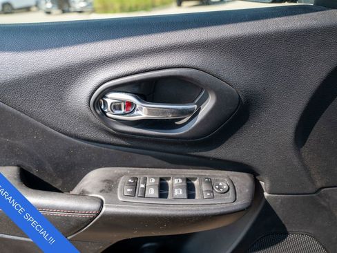 Used 2020 Jeep Cherokee Trailhawk w/ Cold Weather Group image 16