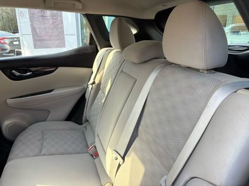 Used 2021 Nissan Rogue Sport SV image 30