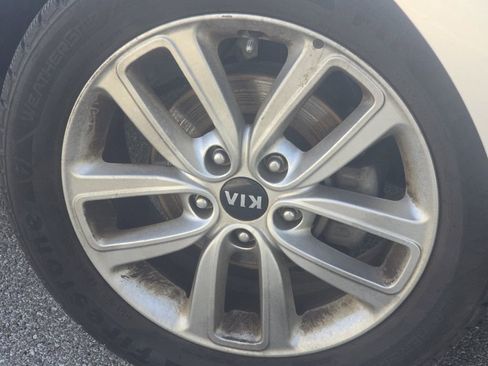 Used 2017 Kia Soul + FWD image 4