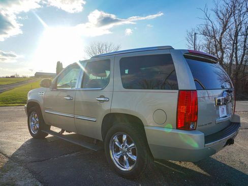Used 2007 Cadillac Escalade AWD w/ Information Package image 5