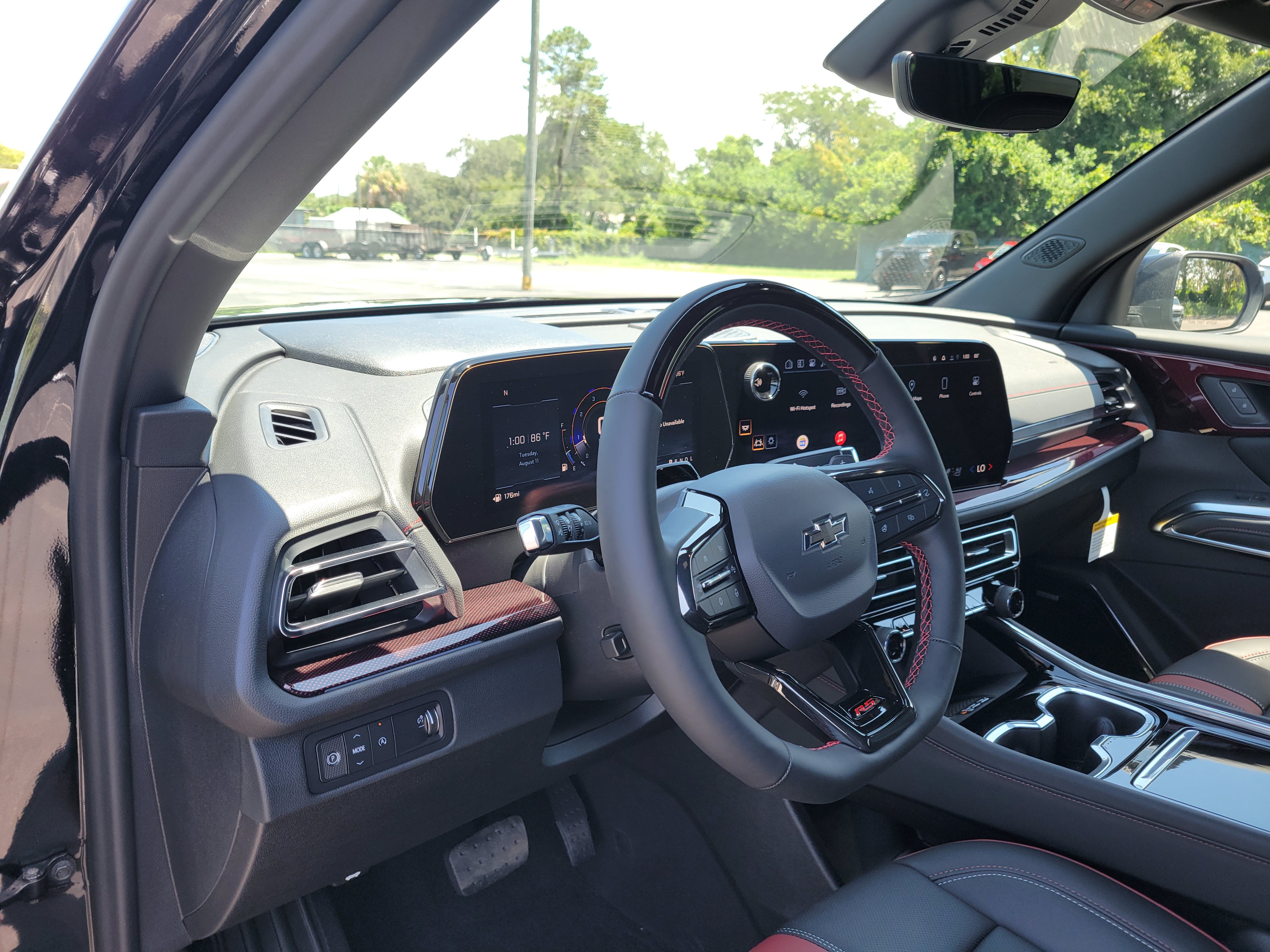New 2027 Chevrolet Traverse RS w/ LPO, Floor Liner Package FWD image 33