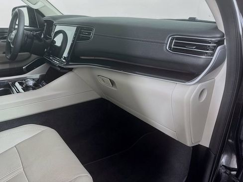 Used 2023 Jeep Wagoneer L Base image 36