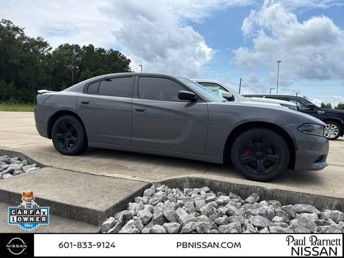Used 2023 Dodge Charger SXT RWD image 2