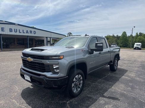 Used 2024 Chevrolet Silverado 2500 Custom w/ Custom Value Package AWD/4WD image 3
