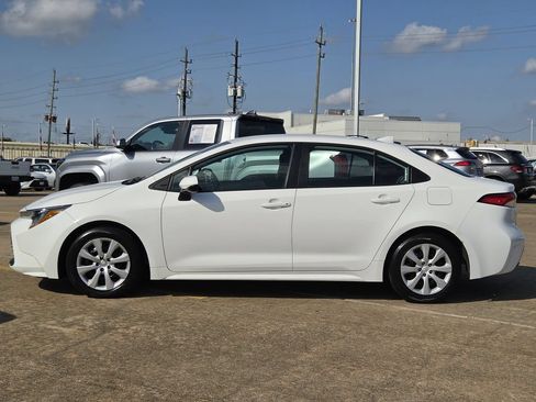 Used 2025 Toyota Corolla LE FWD image 6