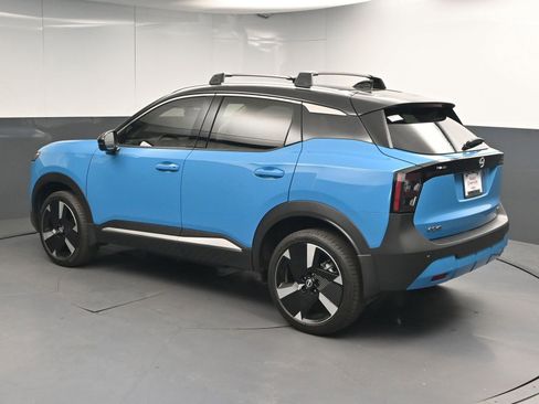 Used 2025 Nissan Kicks SR w/ Illumination Package FWD image 5