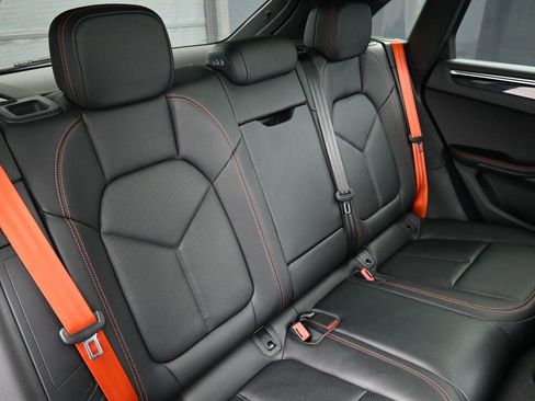 Certified 2025 Porsche Macan image 27