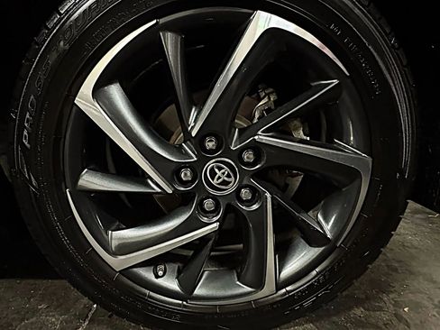 Used 2020 Toyota C-HR Limited image 27